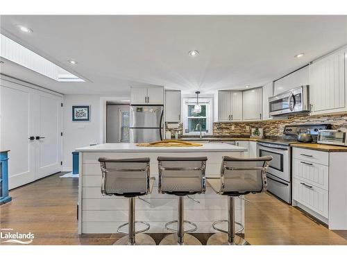 9 Evans Drive, Tiny, ON - Indoor Photo Showing Kitchen With Upgraded Kitchen