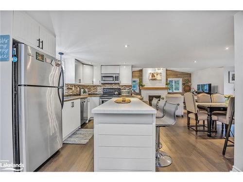 9 Evans Drive, Tiny, ON - Indoor Photo Showing Kitchen With Upgraded Kitchen