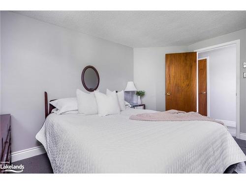 10 Leslie Drive, Collingwood, ON - Indoor Photo Showing Bedroom