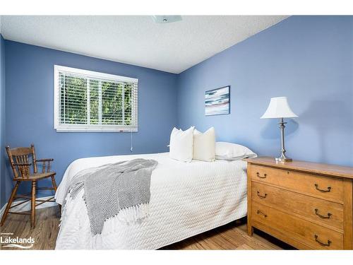 10 Leslie Drive, Collingwood, ON - Indoor Photo Showing Bedroom