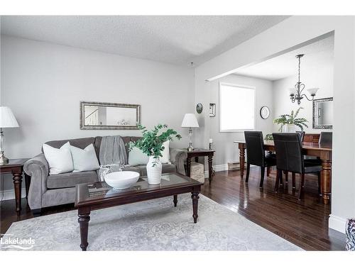 10 Leslie Drive, Collingwood, ON - Indoor Photo Showing Living Room