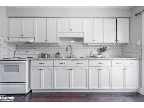 10 Leslie Drive, Collingwood, ON - Indoor Photo Showing Kitchen