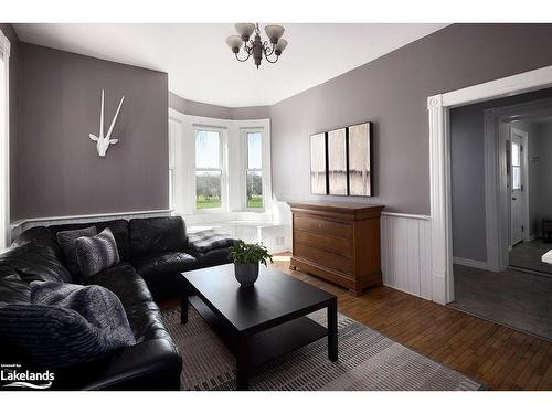 788113 Grey Road 13, Clarksburg, ON - Indoor Photo Showing Living Room