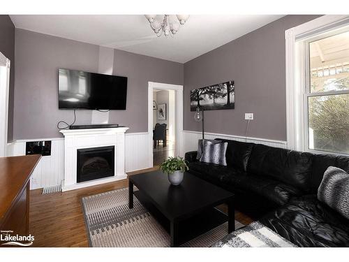 788113 Grey Road 13, Clarksburg, ON - Indoor Photo Showing Living Room With Fireplace