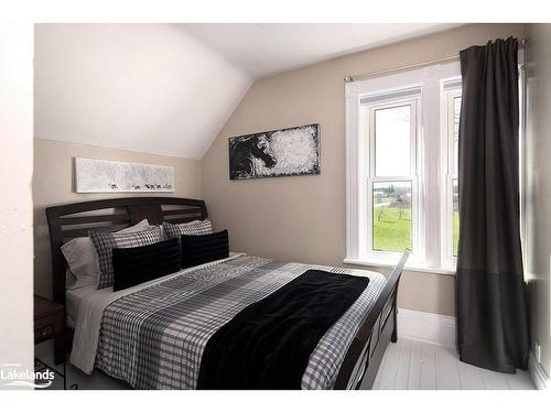 788113 Grey Road 13, Clarksburg, ON - Indoor Photo Showing Bedroom