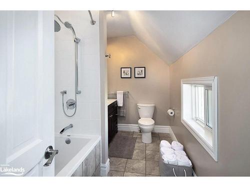 788113 Grey Road 13, Clarksburg, ON - Indoor Photo Showing Bathroom