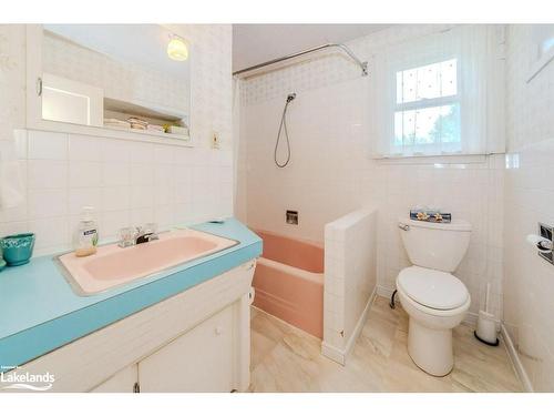 104 Ann Street, Bracebridge, ON - Indoor Photo Showing Bathroom