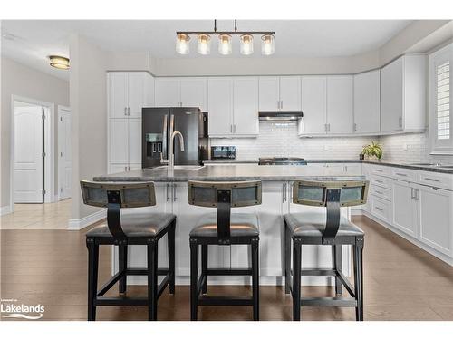 79 Lockerbie Crescent, Collingwood, ON - Indoor Photo Showing Kitchen With Upgraded Kitchen