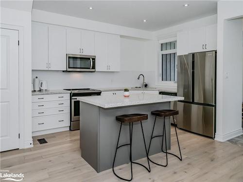 51 Rockmount Crescent, Gravenhurst, ON - Indoor Photo Showing Kitchen With Upgraded Kitchen