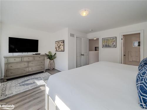 51 Rockmount Crescent, Gravenhurst, ON - Indoor Photo Showing Bedroom