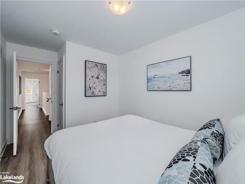 51 Rockmount Crescent, Gravenhurst, ON - Indoor Photo Showing Bedroom