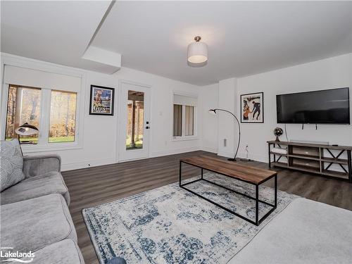 51 Rockmount Crescent, Gravenhurst, ON - Indoor Photo Showing Living Room