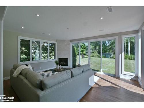 4 Laurel Boulevard, Collingwood, ON - Indoor Photo Showing Living Room With Fireplace