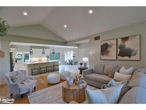 26 Trails End, Collingwood, ON - Indoor Photo Showing Living Room