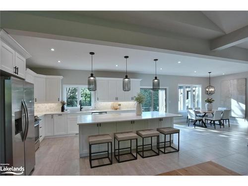 26 Trails End, Collingwood, ON - Indoor Photo Showing Kitchen With Upgraded Kitchen