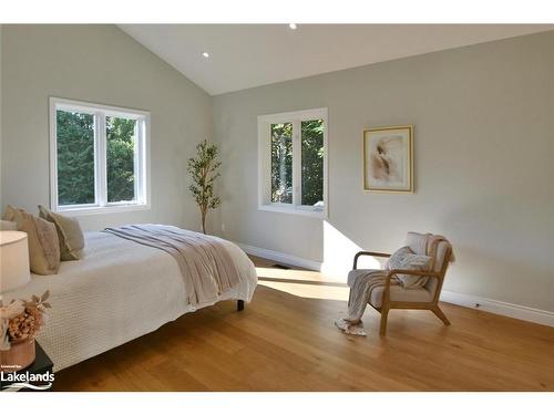 26 Trails End, Collingwood, ON - Indoor Photo Showing Bedroom