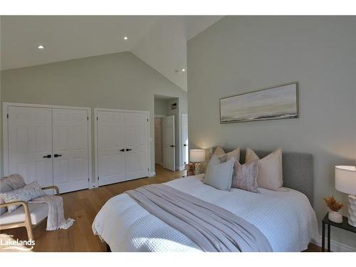 26 Trails End, Collingwood, ON - Indoor Photo Showing Bedroom