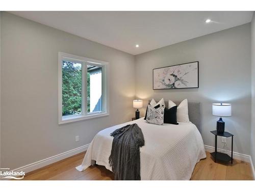 26 Trails End, Collingwood, ON - Indoor Photo Showing Bedroom