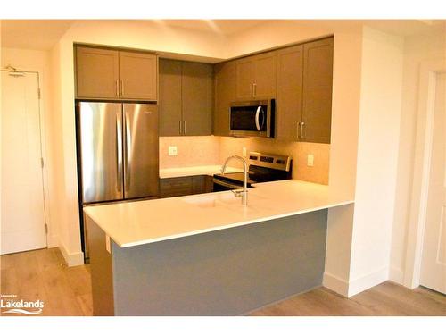 422-4 Kimberly Lane, Collingwood, ON - Indoor Photo Showing Kitchen