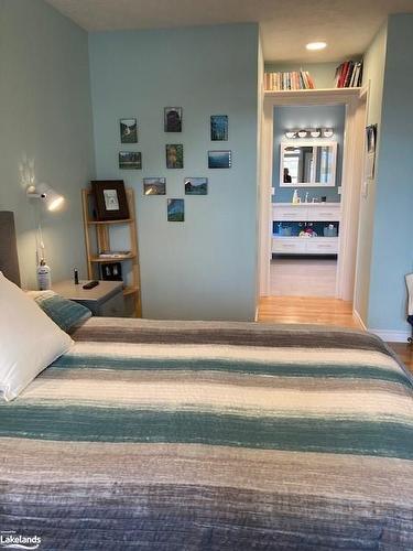 553 1St Street Sw, Owen Sound, ON - Indoor Photo Showing Bedroom