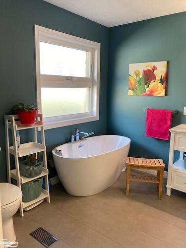 553 1St Street Sw, Owen Sound, ON - Indoor Photo Showing Bathroom