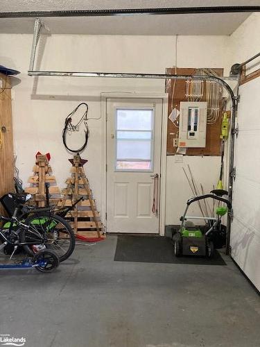 553 1St Street Sw, Owen Sound, ON - Indoor Photo Showing Garage