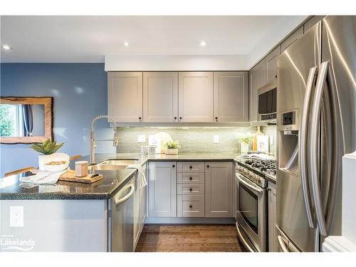 21 Robertson Street, Collingwood, ON - Indoor Photo Showing Kitchen With Stainless Steel Kitchen With Upgraded Kitchen