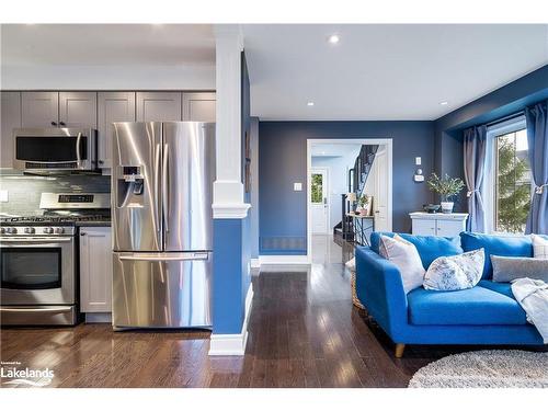 21 Robertson Street, Collingwood, ON - Indoor Photo Showing Kitchen With Stainless Steel Kitchen