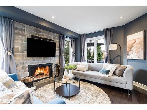 21 Robertson Street, Collingwood, ON - Indoor Photo Showing Living Room With Fireplace