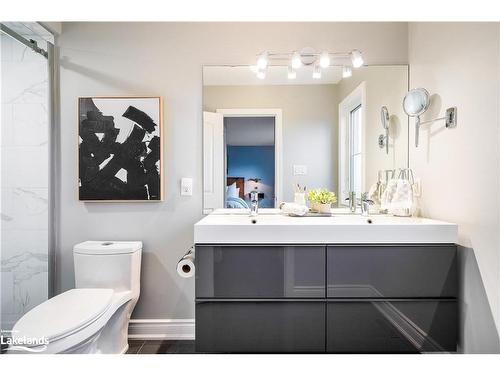 21 Robertson Street, Collingwood, ON - Indoor Photo Showing Bathroom