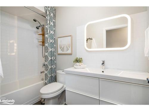 21 Robertson Street, Collingwood, ON - Indoor Photo Showing Bathroom