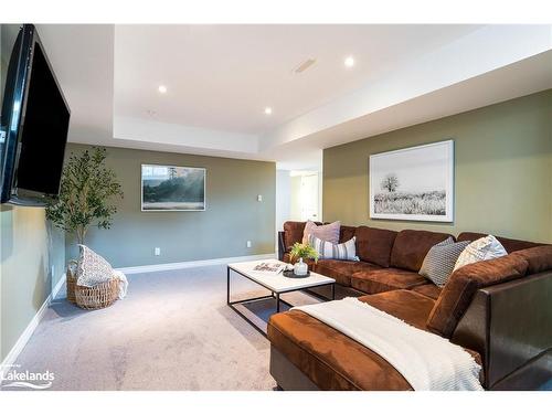 21 Robertson Street, Collingwood, ON - Indoor Photo Showing Living Room