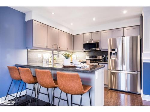 21 Robertson Street, Collingwood, ON - Indoor Photo Showing Kitchen With Stainless Steel Kitchen With Upgraded Kitchen