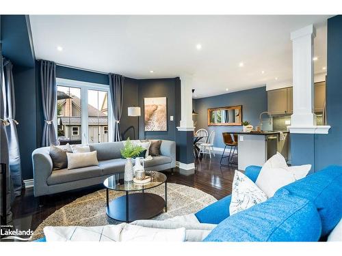 21 Robertson Street, Collingwood, ON - Indoor Photo Showing Living Room