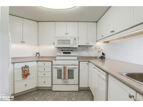 204-11 Beck Boulevard, Penetanguishene, ON - Indoor Photo Showing Kitchen