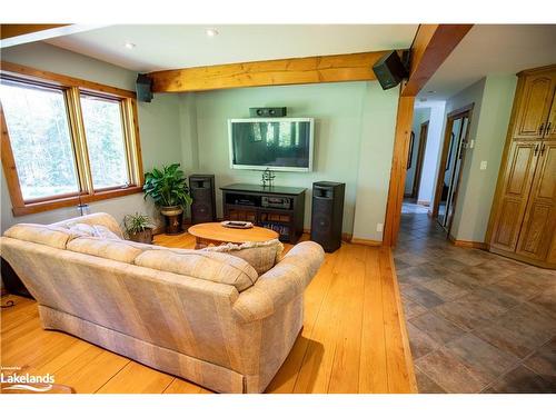 1107 Falkenburg Road, Bracebridge, ON - Indoor Photo Showing Living Room