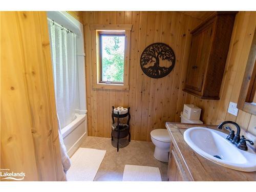 1107 Falkenburg Road, Bracebridge, ON - Indoor Photo Showing Bathroom