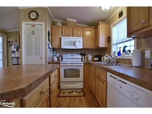 37 Georgian Glen Drive, Wasaga Beach, ON - Indoor Photo Showing Kitchen With Double Sink