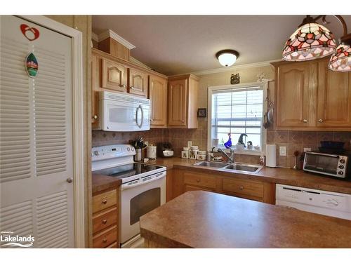 37 Georgian Glen Drive, Wasaga Beach, ON - Indoor Photo Showing Kitchen With Double Sink