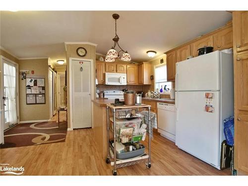 37 Georgian Glen Drive, Wasaga Beach, ON - Indoor Photo Showing Kitchen