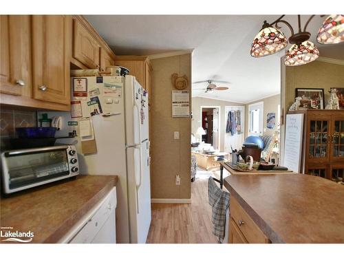 37 Georgian Glen Drive, Wasaga Beach, ON - Indoor Photo Showing Kitchen