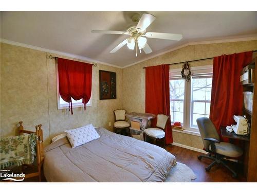 37 Georgian Glen Drive, Wasaga Beach, ON - Indoor Photo Showing Bedroom