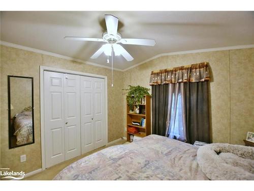 37 Georgian Glen Drive, Wasaga Beach, ON - Indoor Photo Showing Bedroom