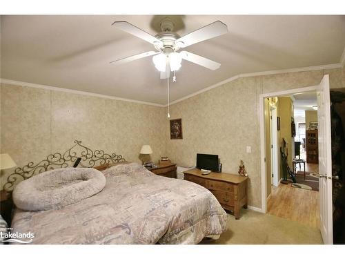 37 Georgian Glen Drive, Wasaga Beach, ON - Indoor Photo Showing Bedroom