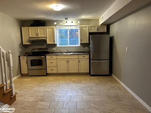 687 Montreal St, Midland, ON - Indoor Photo Showing Kitchen