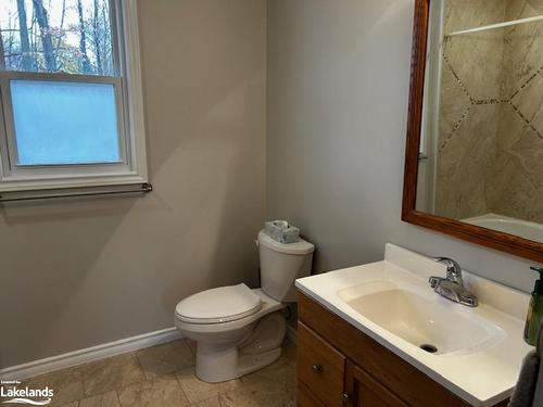 687 Montreal St, Midland, ON - Indoor Photo Showing Bathroom