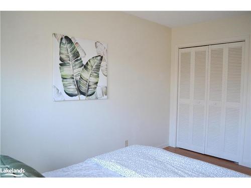 22-26 Herman Avenue, Huntsville, ON - Indoor Photo Showing Bedroom