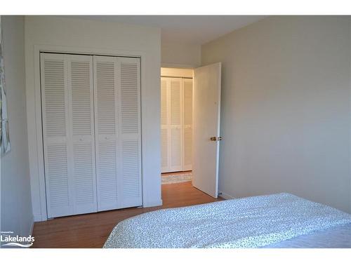 22-26 Herman Avenue, Huntsville, ON - Indoor Photo Showing Bedroom