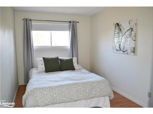 22-26 Herman Avenue, Huntsville, ON - Indoor Photo Showing Bedroom