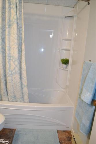 22-26 Herman Avenue, Huntsville, ON - Indoor Photo Showing Bathroom